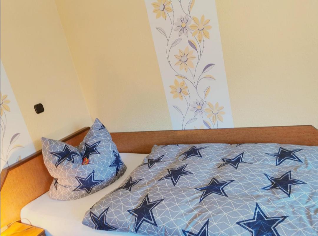 Single Room,985609630:JPEG