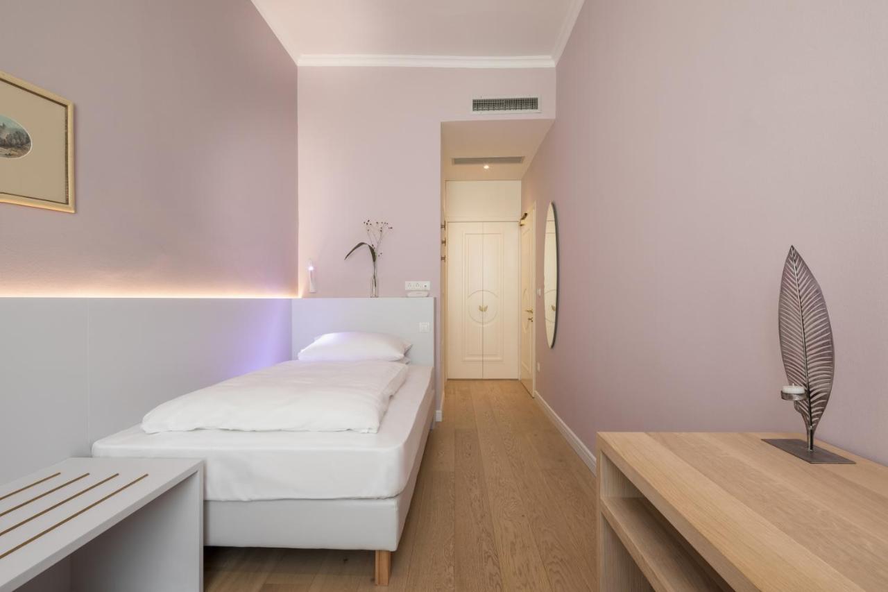 Superior Single Room,989742907:JPEG