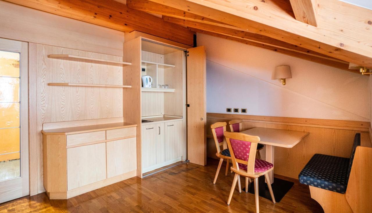Large Suite Attic,988135666:JPEG