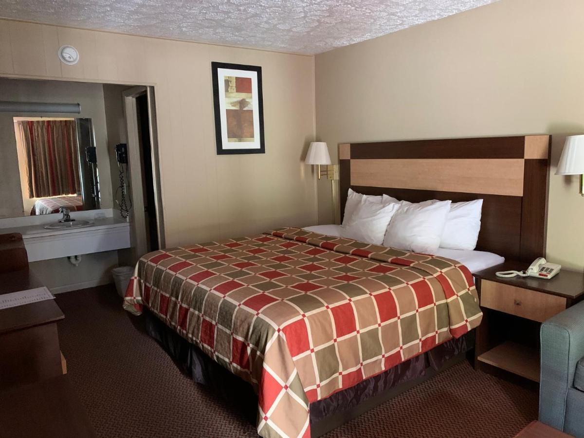 1 King Bed Non-Smoking
