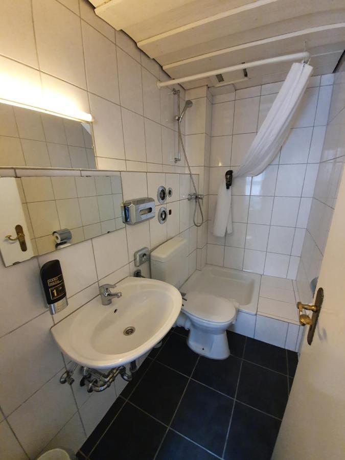 Single Room,989225809:JPEG
