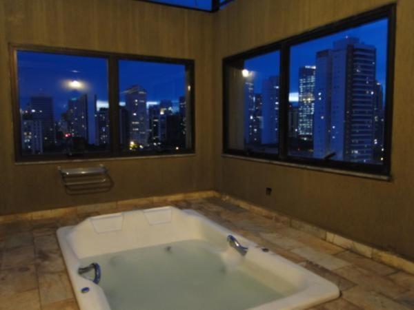 Deluxe Suite Hot Tub