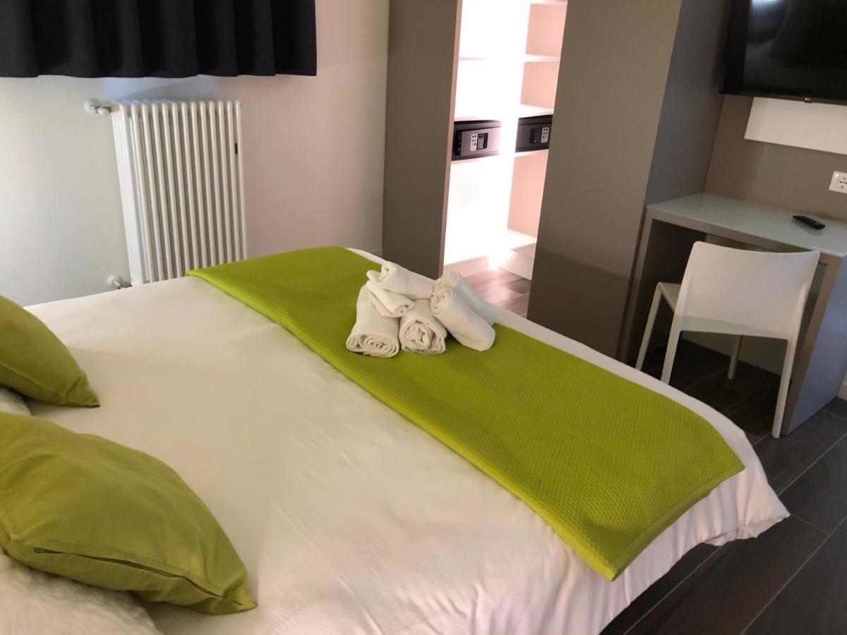 Deluxe One-Bedroom Apartment Terrace