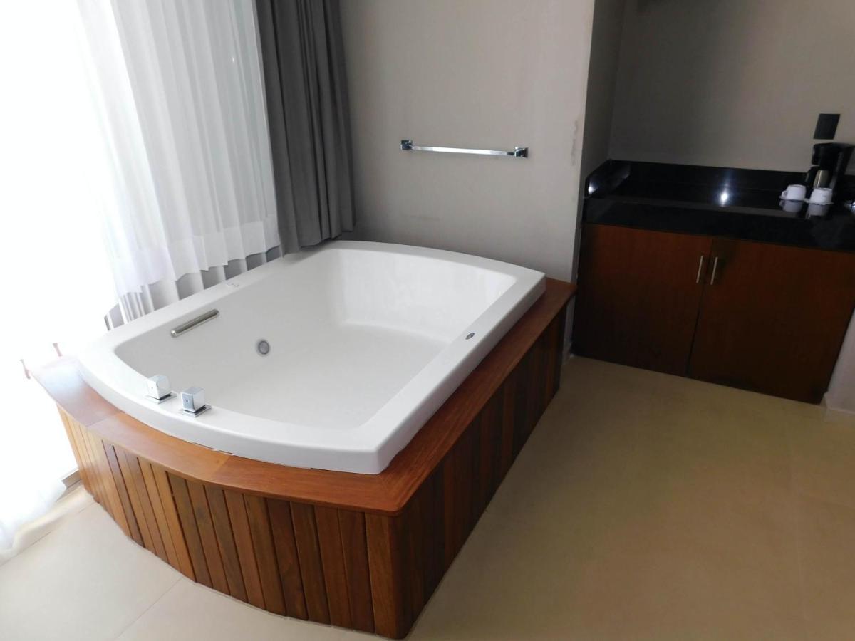 Deluxe Double Room Bath,1710633209:JPEG