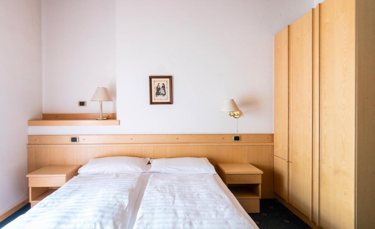 Economy Double or Twin Room,1621411143:JPEG