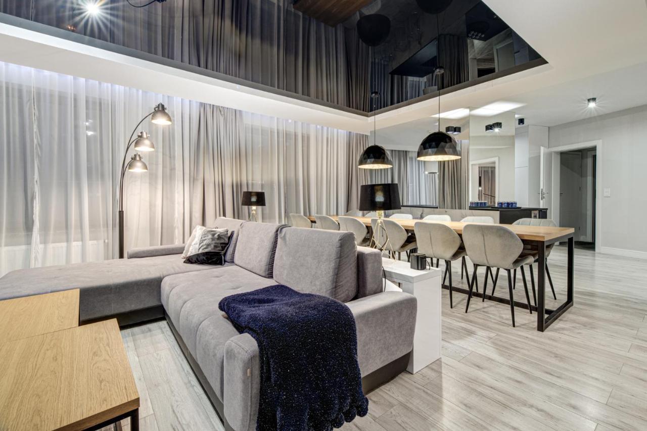 Penthouse Black Apartment Sauna Jacuzzi,989825452:JPEG