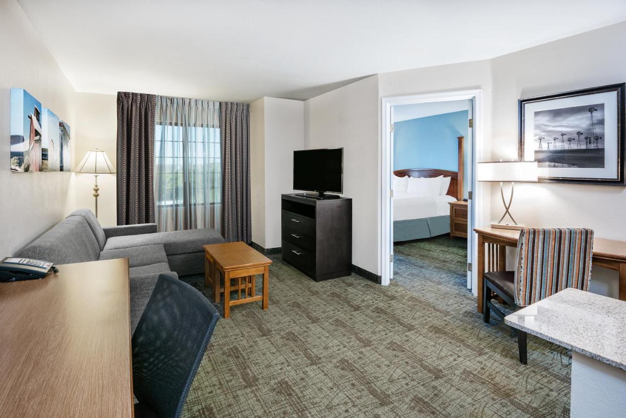 One-Bedroom Queen Suite,981222148:JPEG