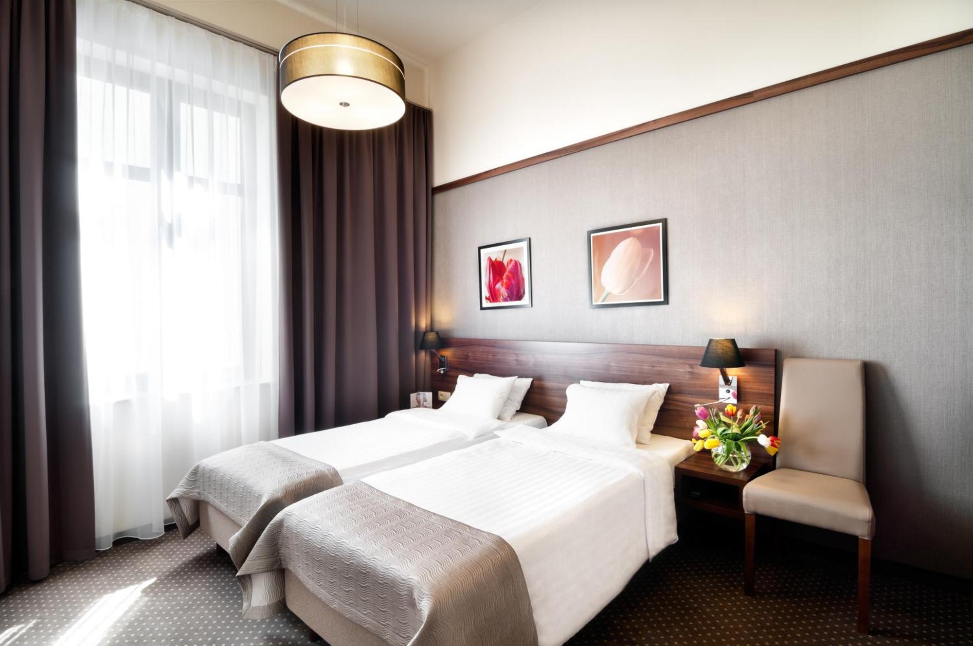 Deluxe Double or Twin Room,680370465:JPEG