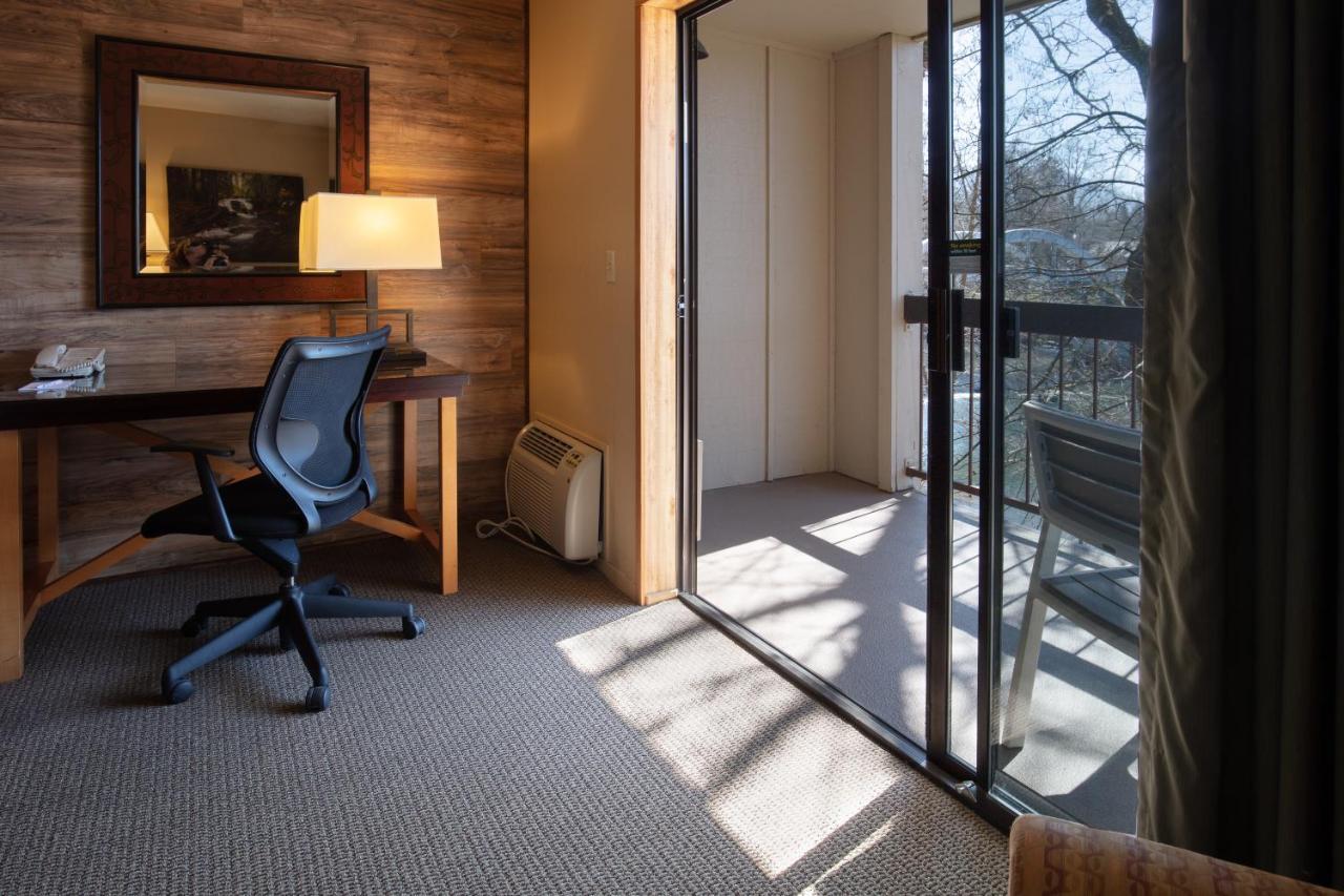 Standard King Room River View