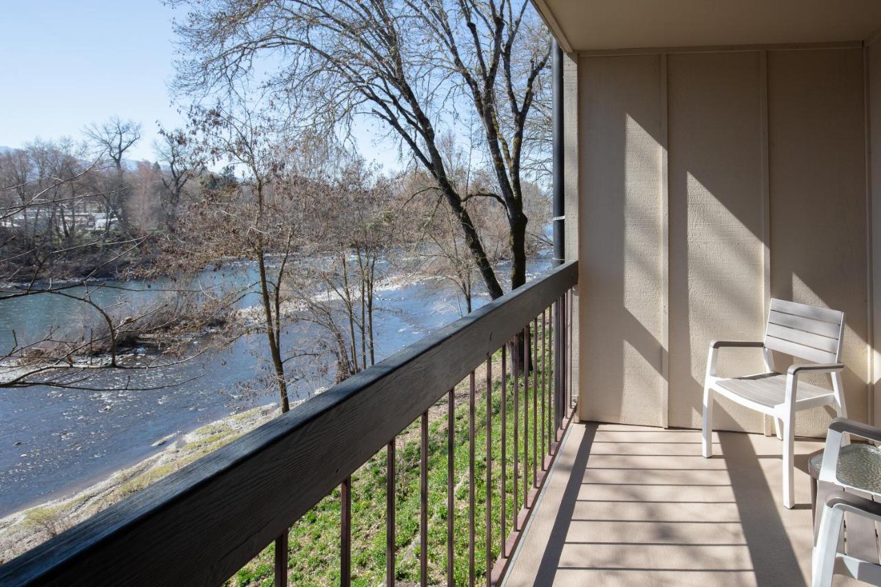 Standard King Room River View