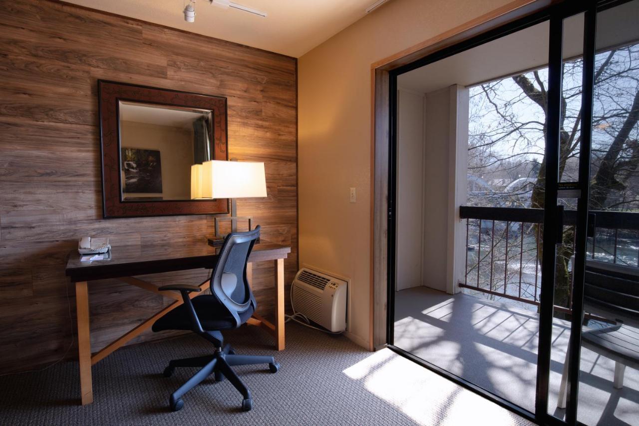 Standard King Room River View