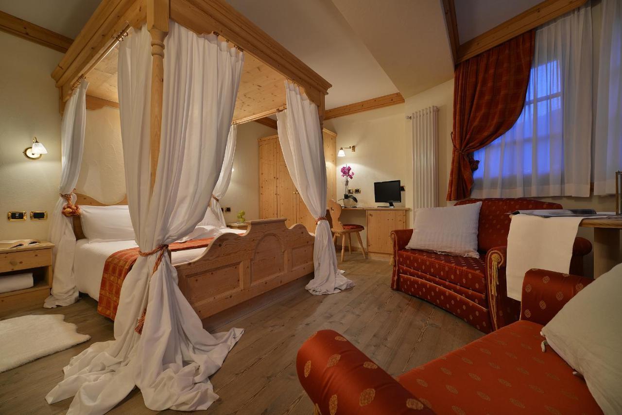 Deluxe Double Room Shower