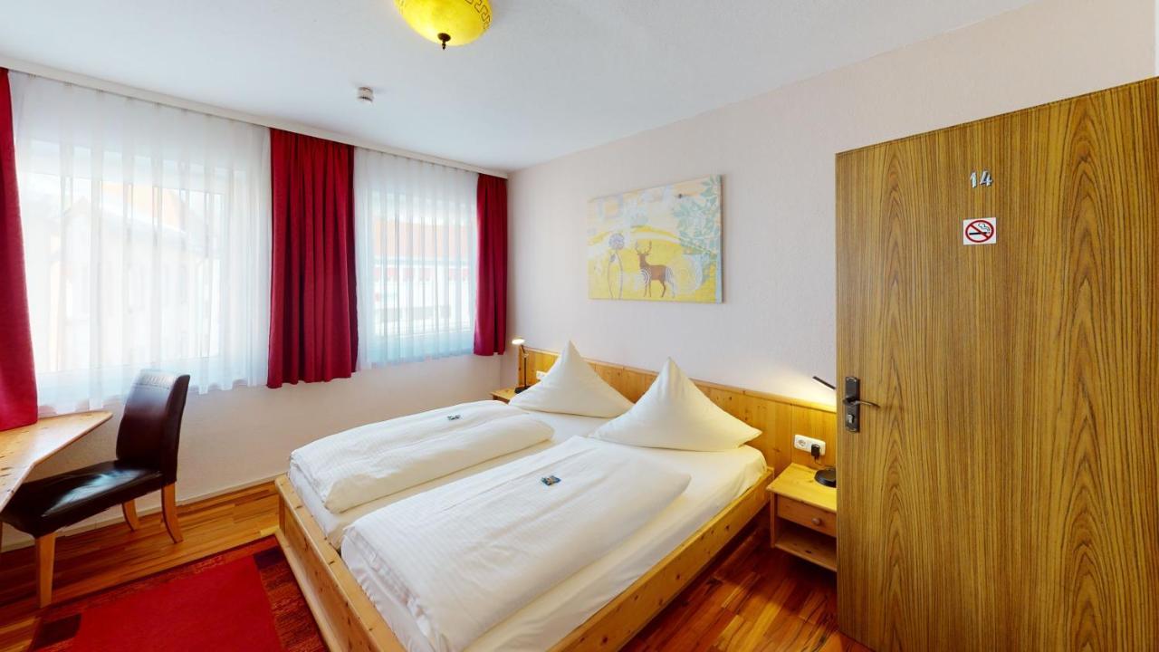 Small Double Room,996383536:JPEG