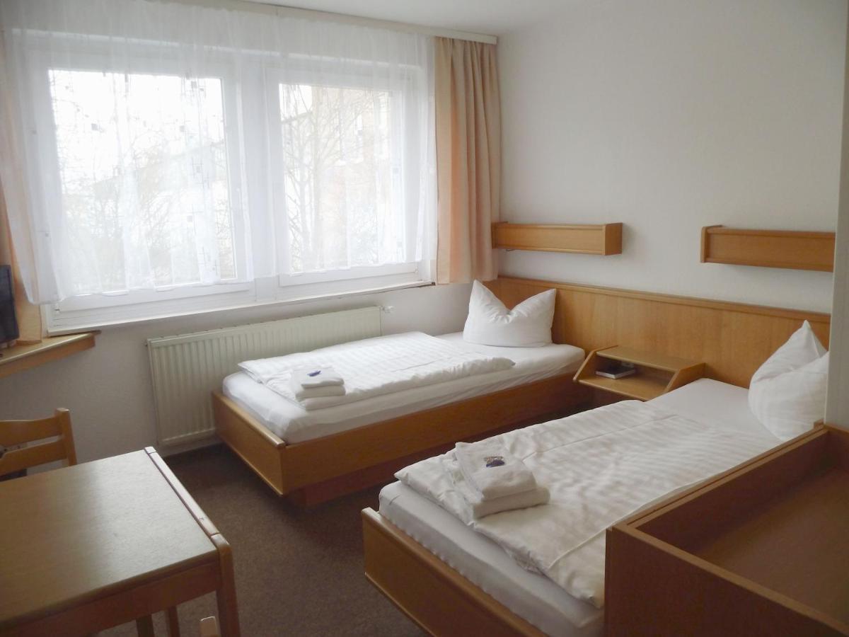 Doppel-/Zweibettzimmer mit Gartenblick
