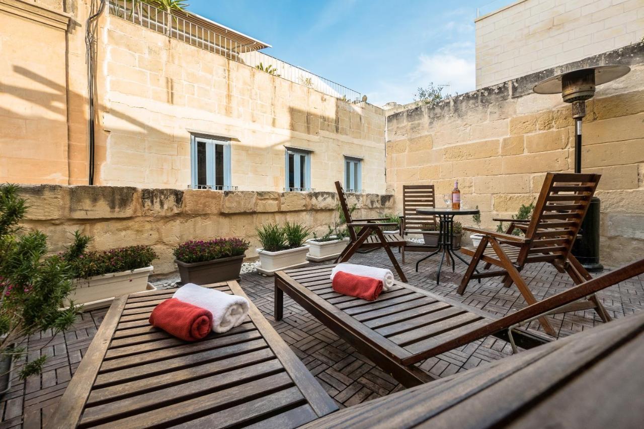 Basic Studio Courtyard View