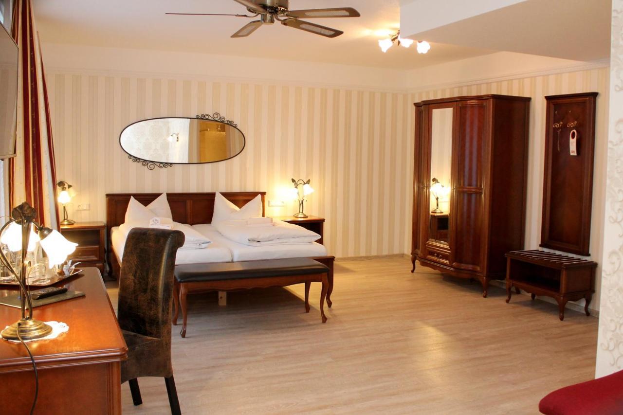Deluxe Double Room Shower
