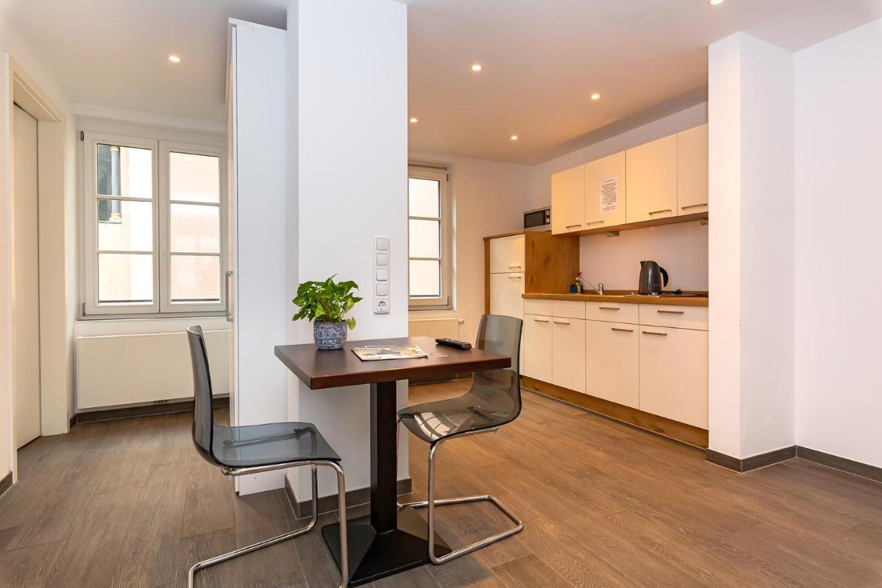 Deluxe One-Bedroom Apartment