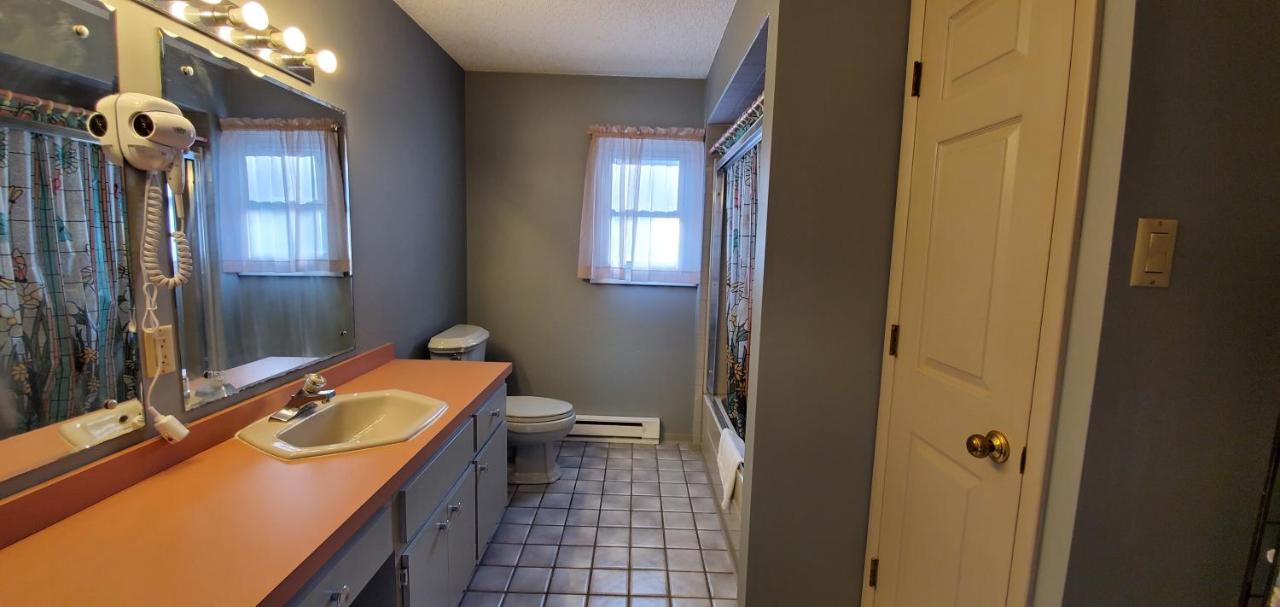 Three-Bedroom House,993412408:JPEG