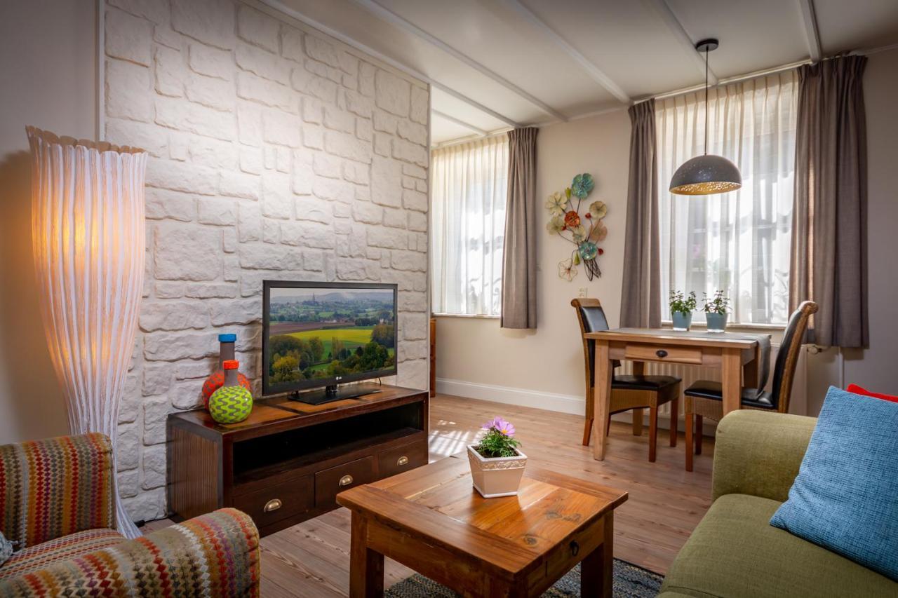 Deluxe One-Bedroom Apartment