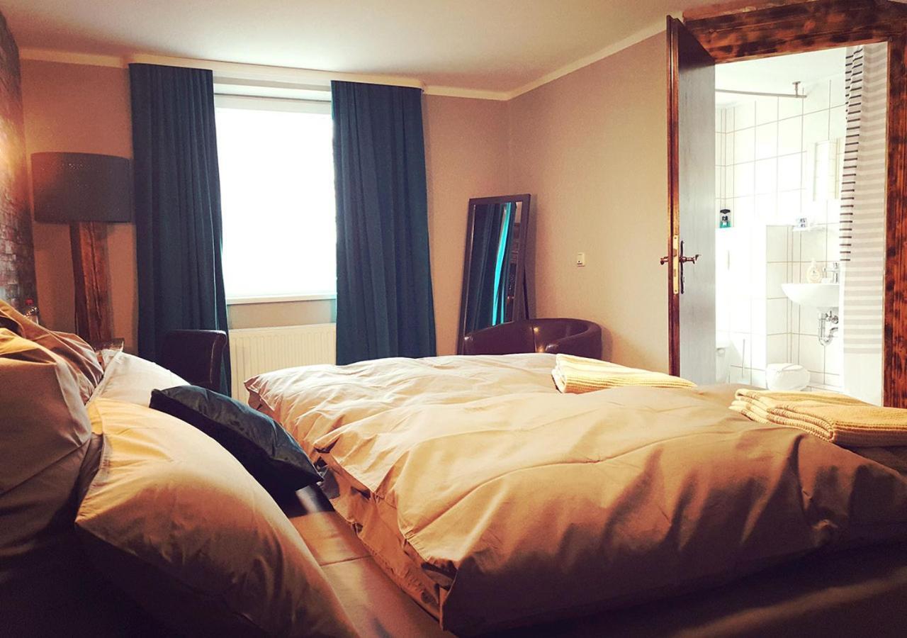 Double or Twin Room Shower,993755497:JPEG