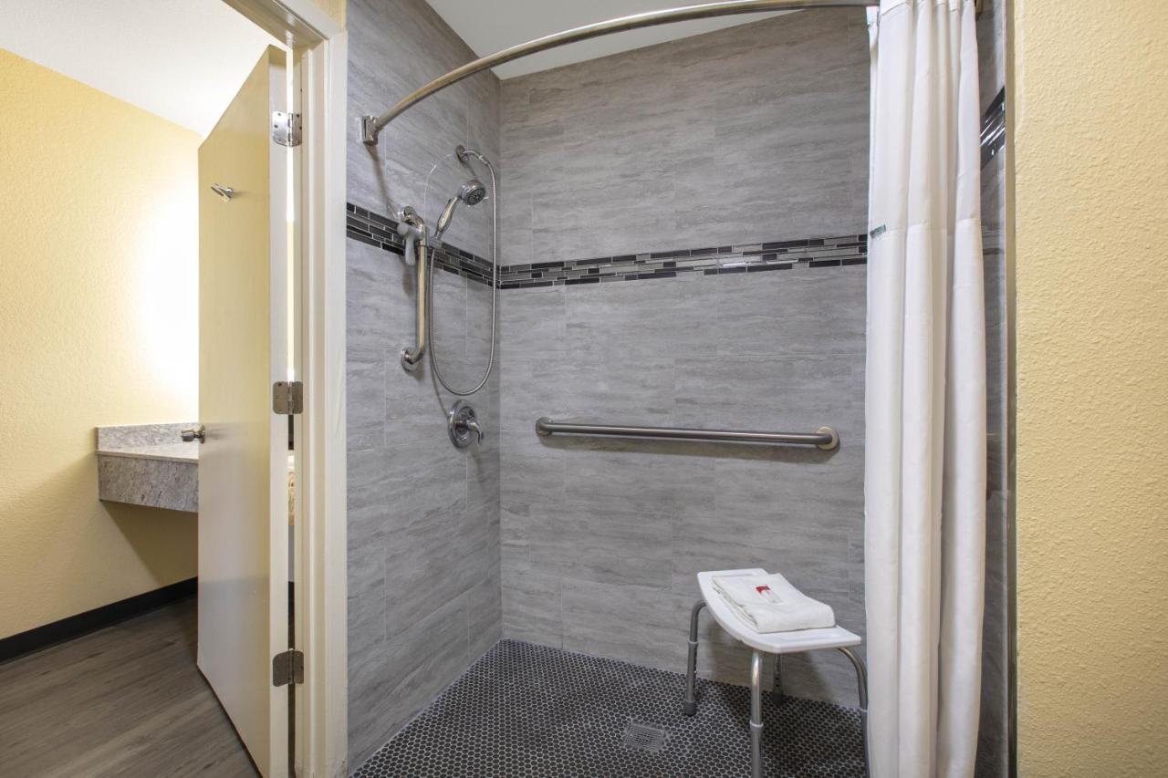 King Room Roll Shower Mobility Access or Non-Smoking,999808944:JPEG