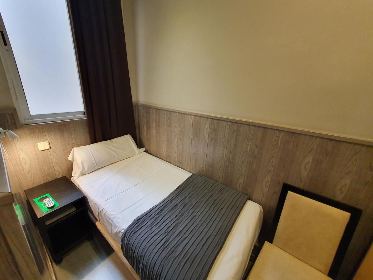 Small Single Room,995459824:JPEG