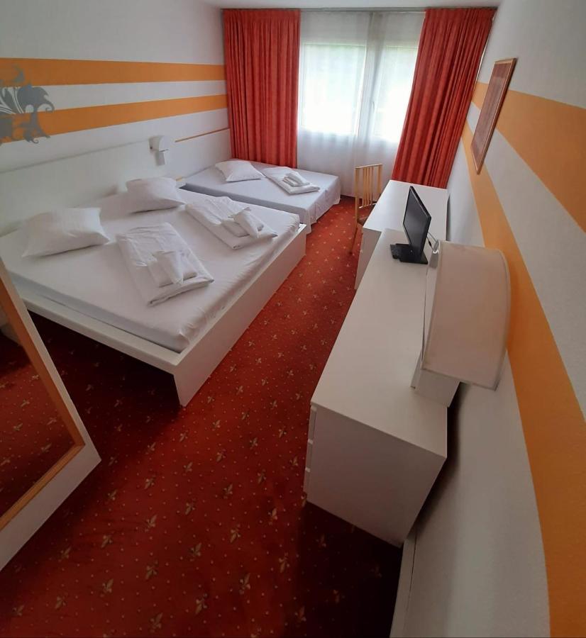 Triple Room,448394793:JPEG