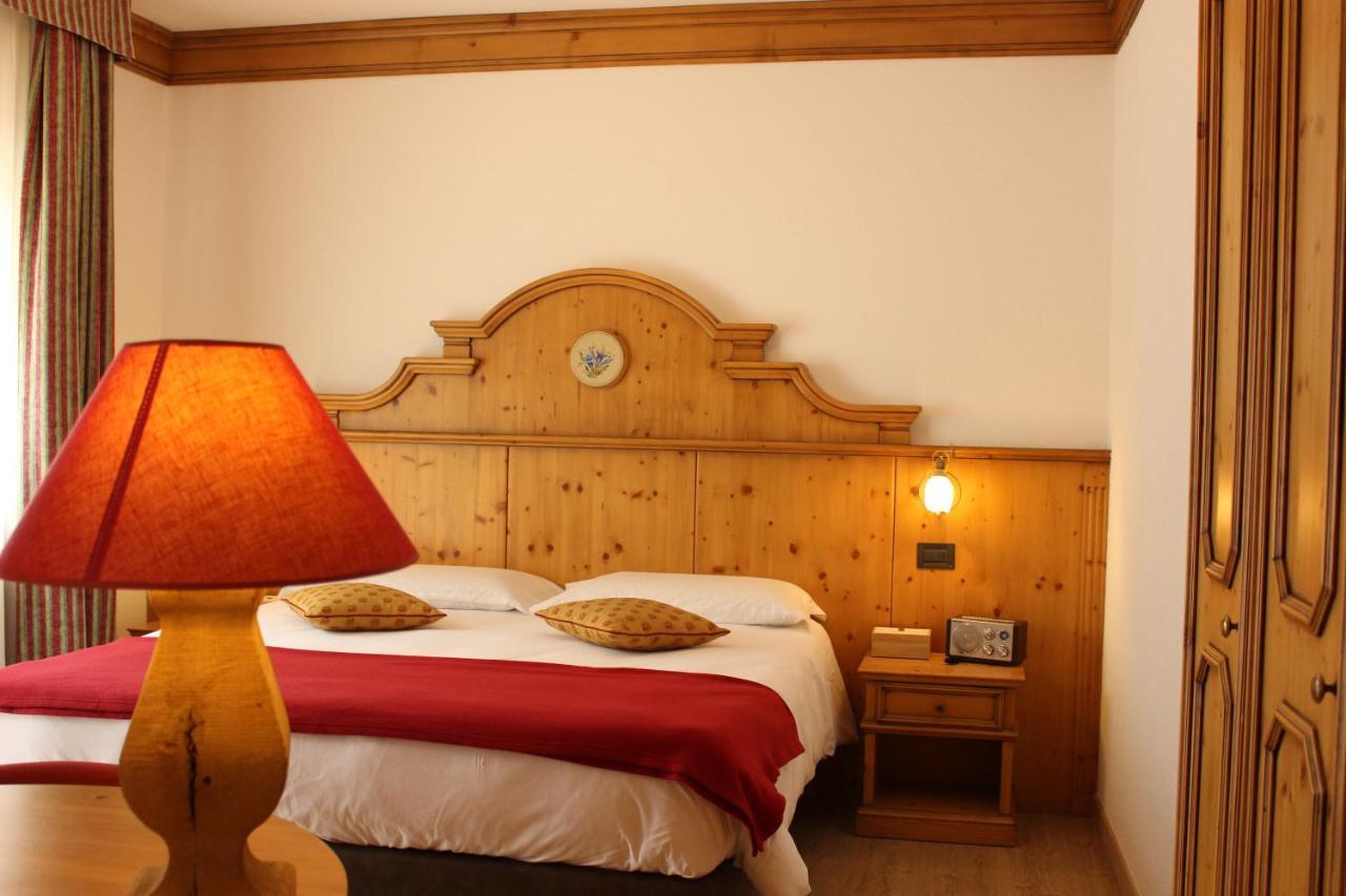 Deluxe Double Room Balcony Mountain View