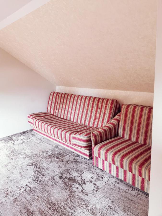 Family Room,999313275:JPEG