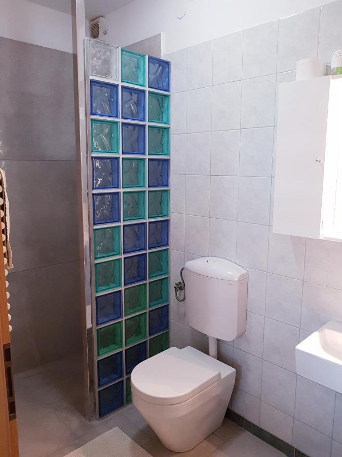Comfort Triple Room Shower
