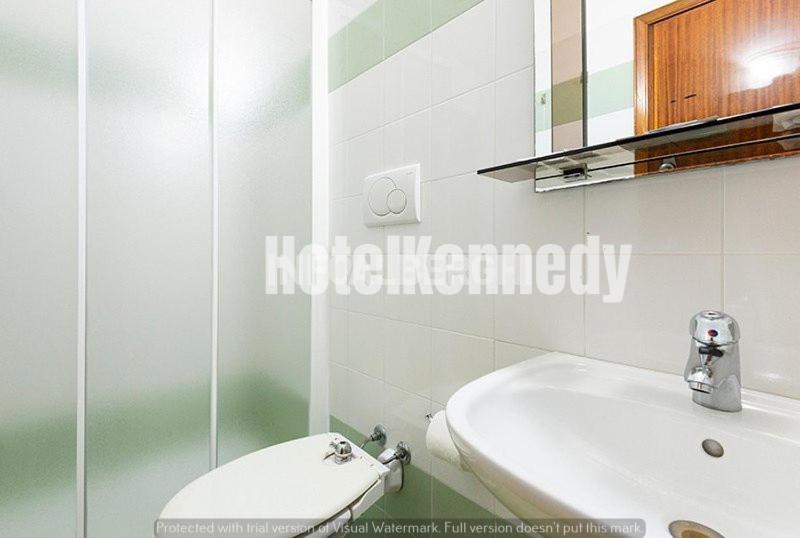Small Double Room,999850521:JPEG