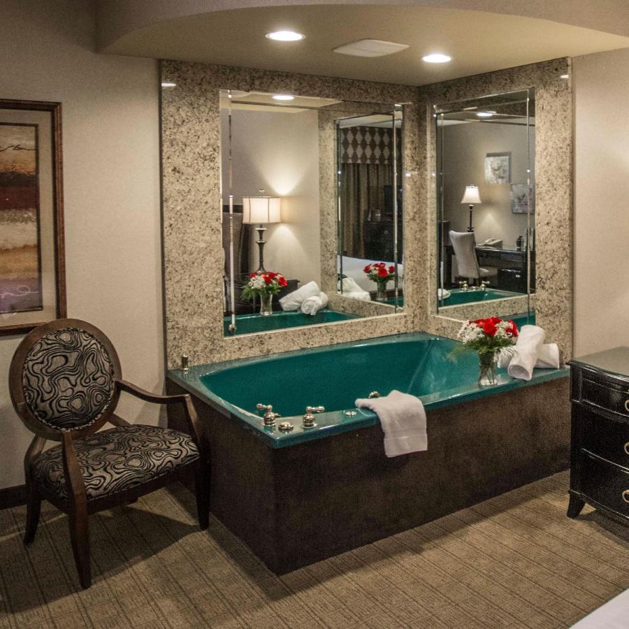 King Suite Spa Bath
