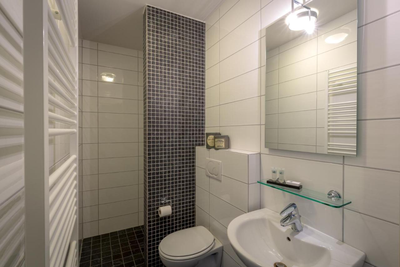 Twin Room Bathroom