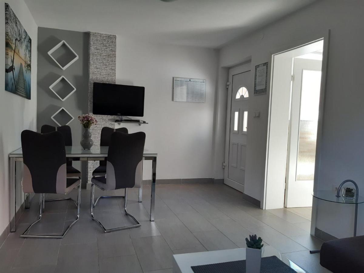 Deluxe Queen Suite