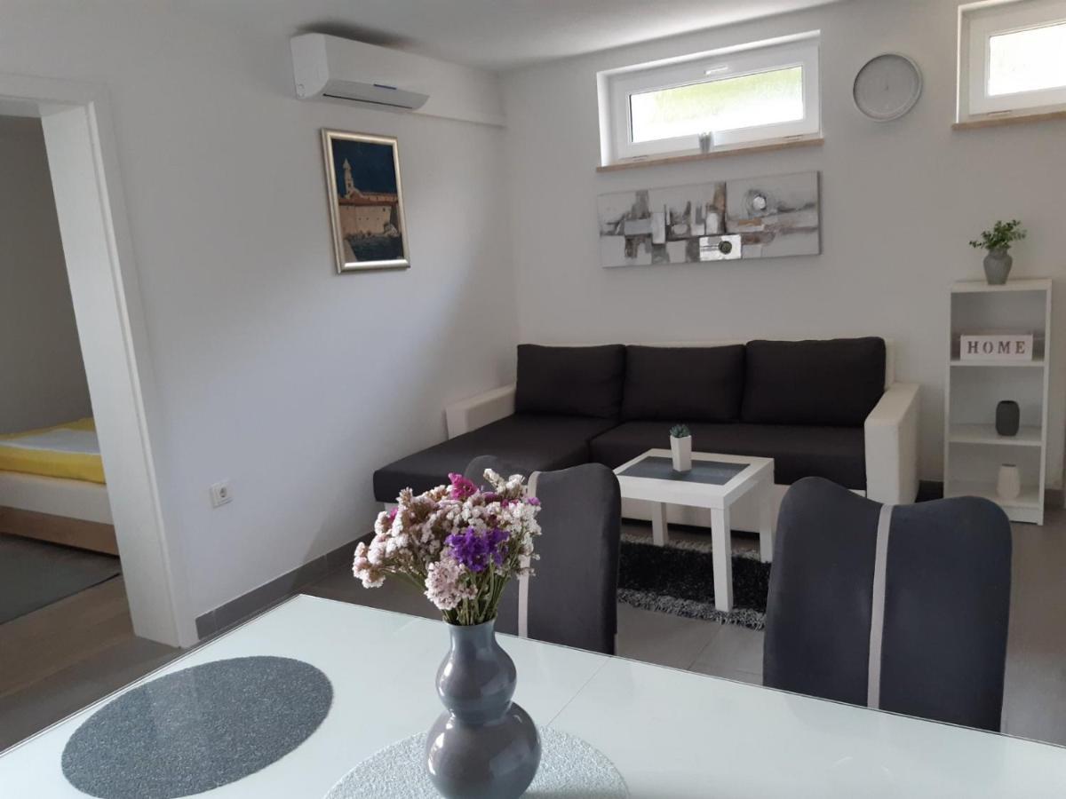 Deluxe Queen Suite