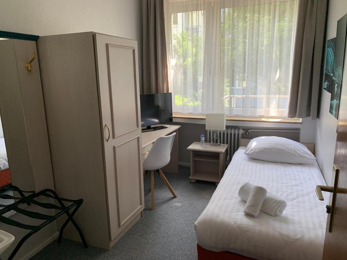 Single Room,1435651045:JPEG