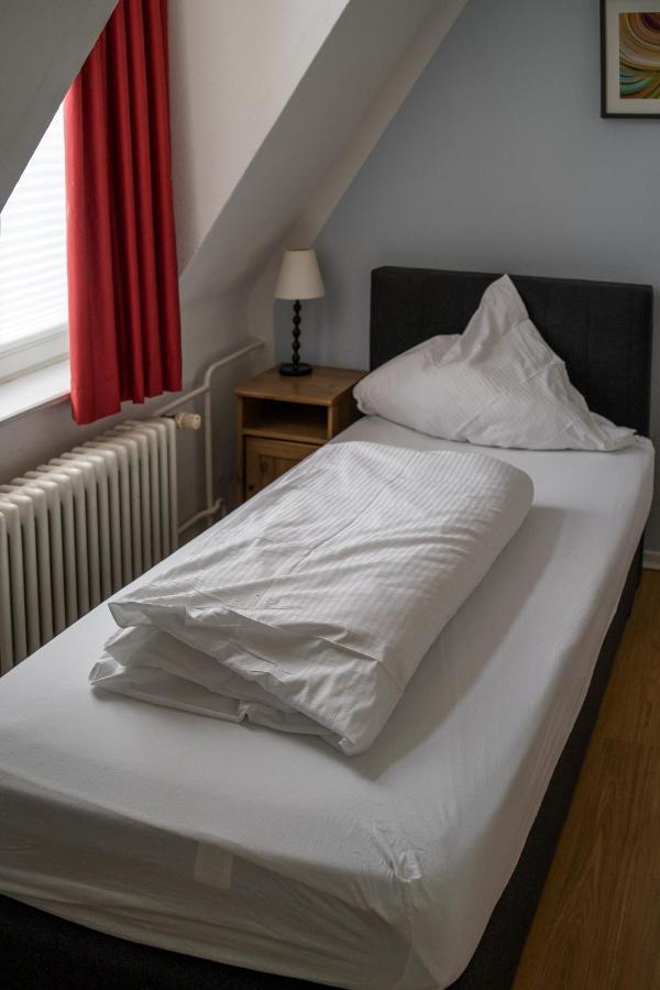 Single Room,998921517:JPEG