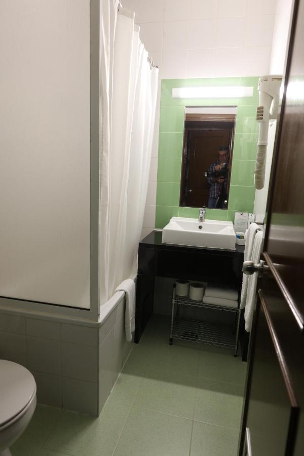 Triple Room Private Bathroom,998949741:JPEG