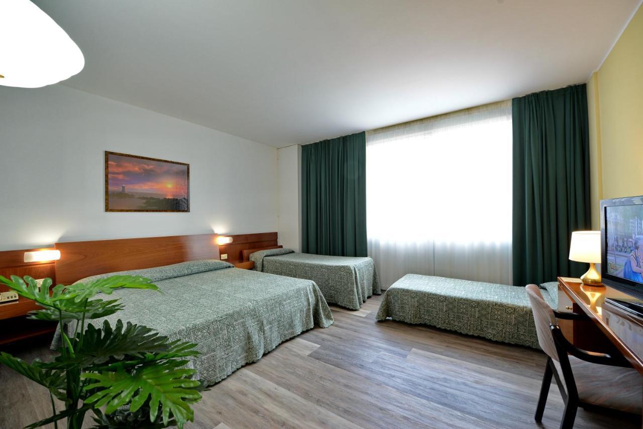 Quadruple Room,702859549:JPEG