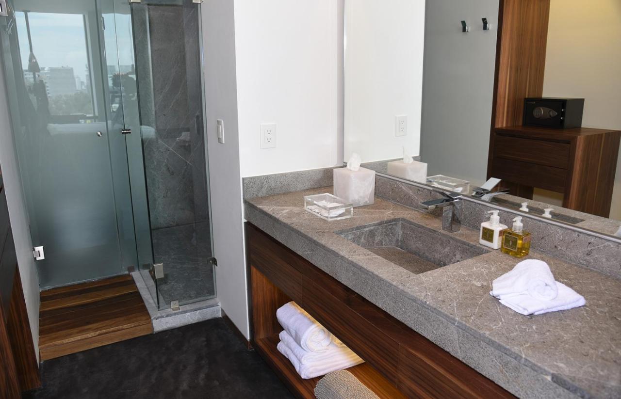 Executive Suite,999127638:JPEG