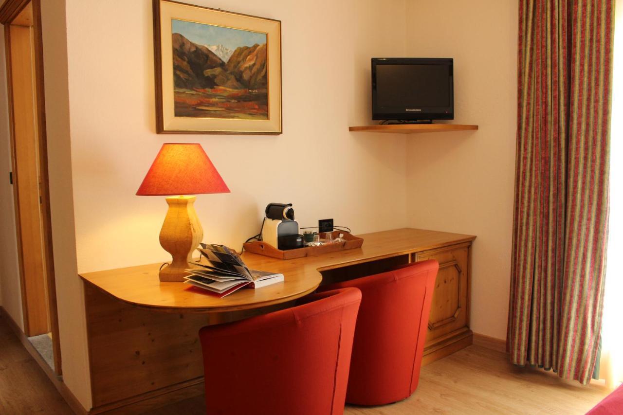 Deluxe Double Room Balcony Mountain View