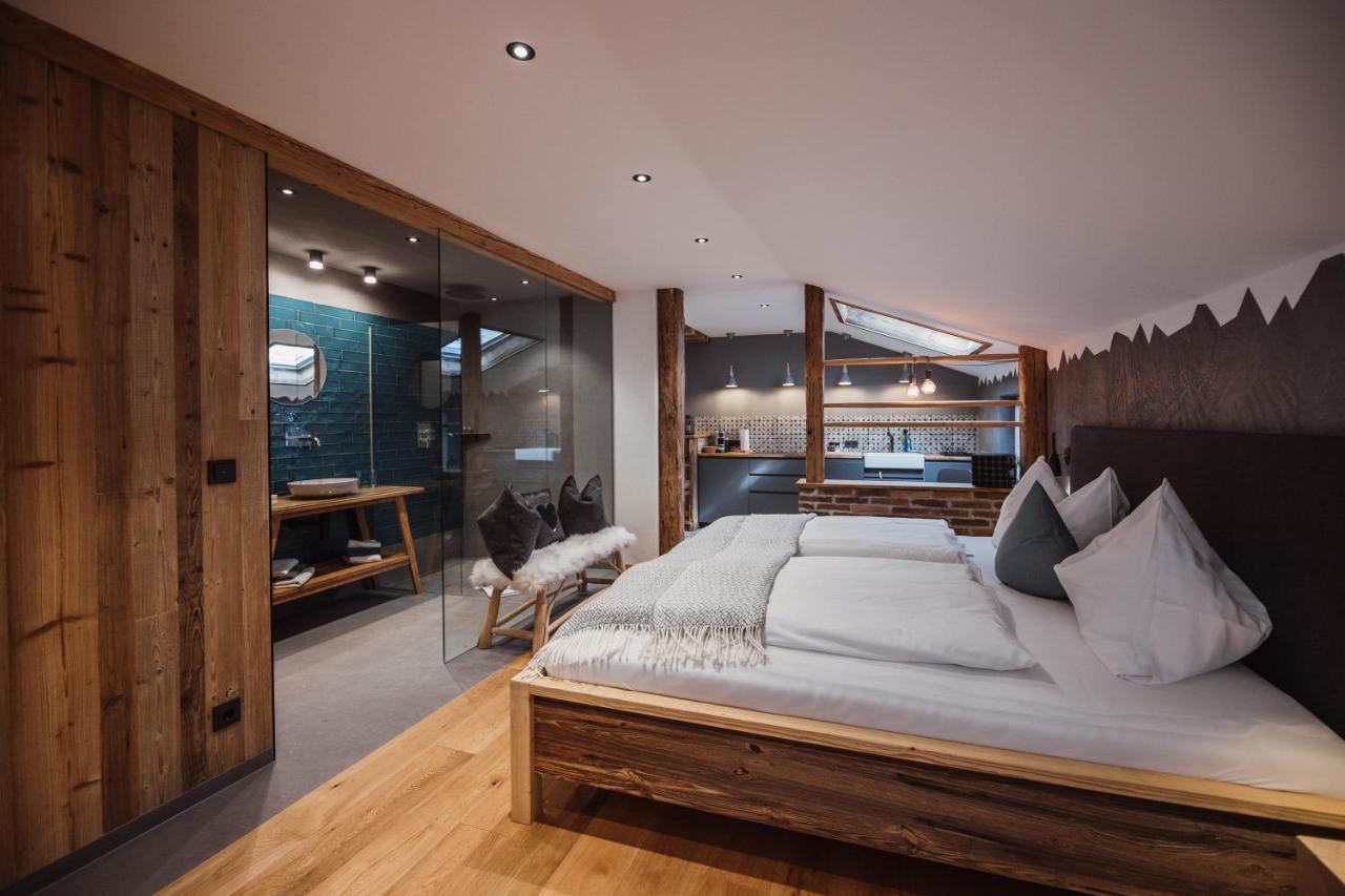 One-Bedroom Apartment,999324705:JPEG