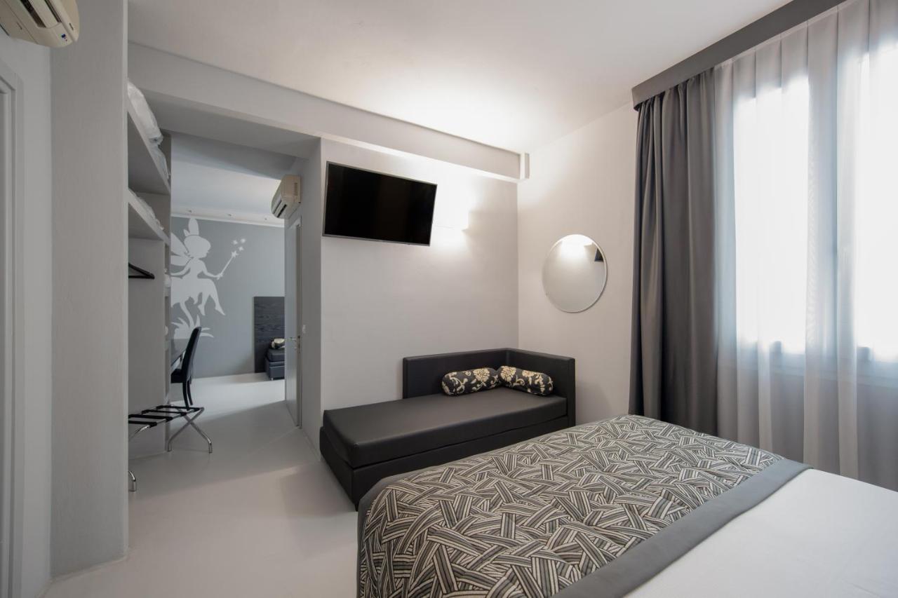 Junior Queen Suite