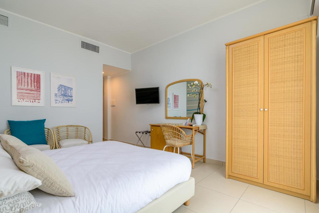 Double or Twin Room Sea View