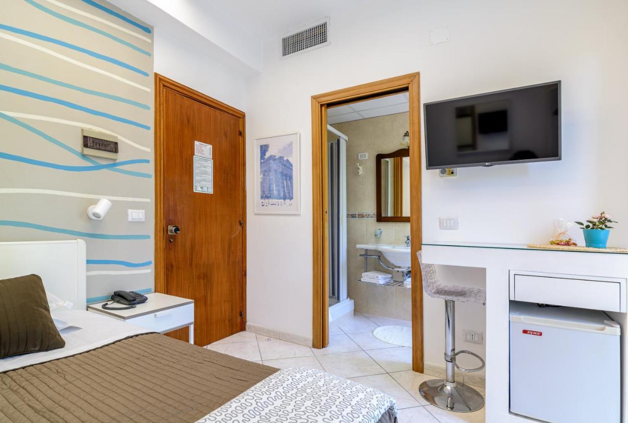 Single Room,999524574:JPEG