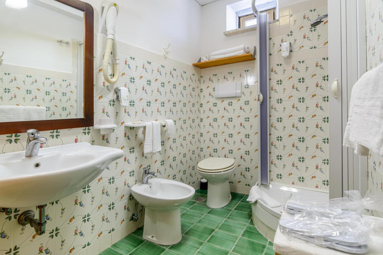 Double or Twin Room Sea View