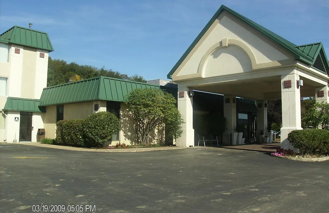 Ramada By Wyndham Beaver Falls-1
