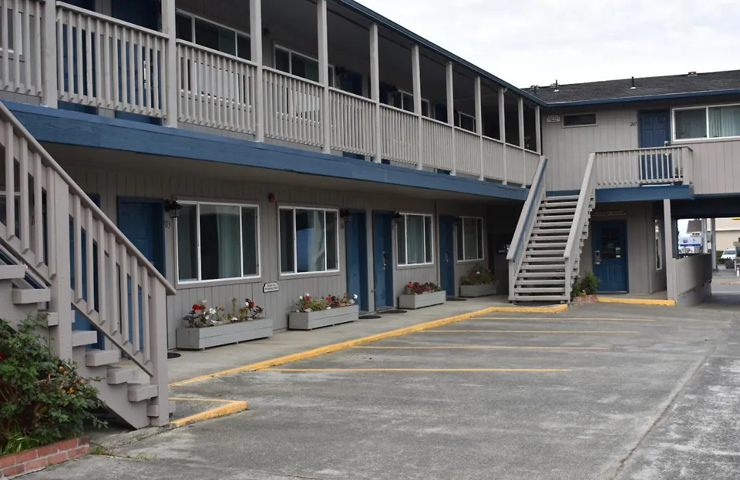 Lighthouse Cove Inn-1