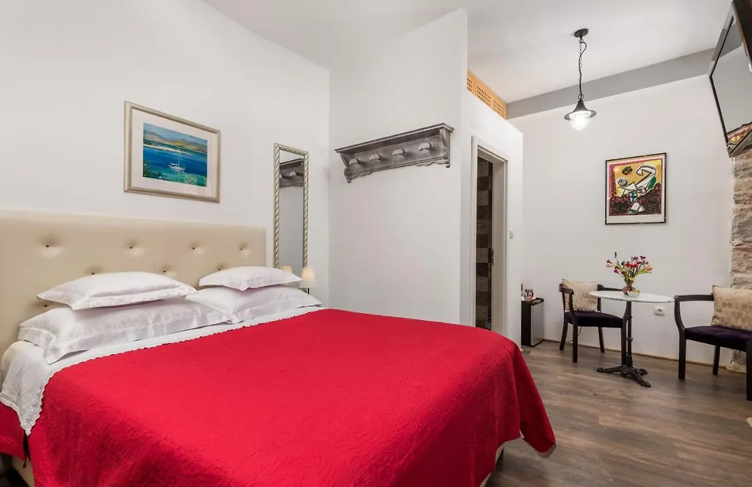 Captain'S Guest House-1