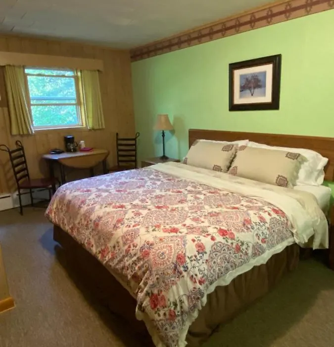 Royal Motel-1